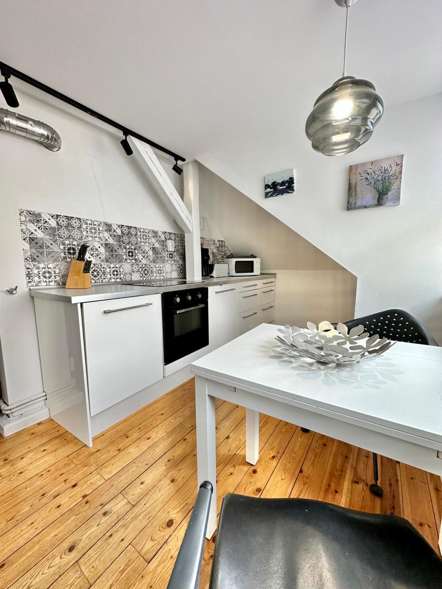 Schoenes City-Apartment Mit 2 Schlafzimmer, Parkplatz, Ruhig Und Hell, D46-Dg オルデンブルク エクステリア 写真
